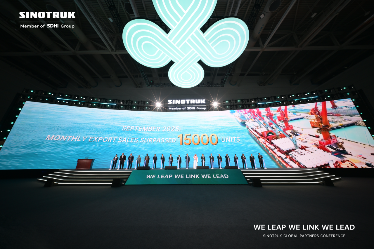 Sinotruk exported 15,000 heavy-duty trucks in a single month, setting a new industry record once again